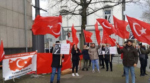 Almanya'da bir Türk'ün polis kurşunuyla yaşamını yitirmesi protesto edildi