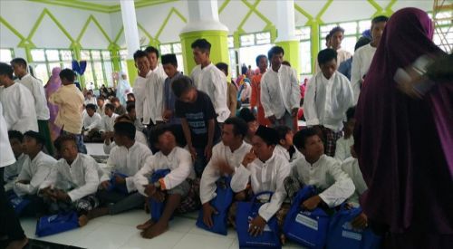 Endonezya'da 300 animist topluca Müslüman oldu