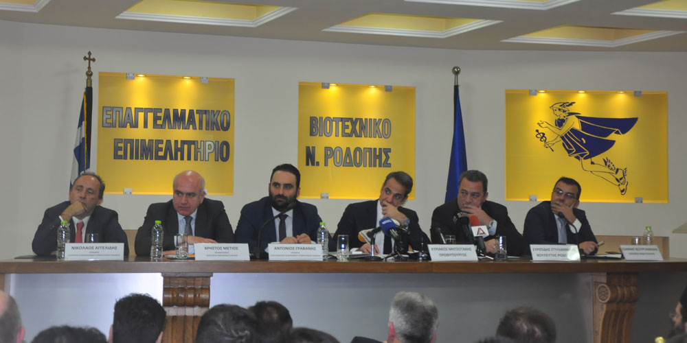 Başbakan Miçotakis Gümülcine’de sorunları dinledi