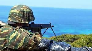 Yunanistan'da göreve çağrılan silahlı milisler göçmen avında