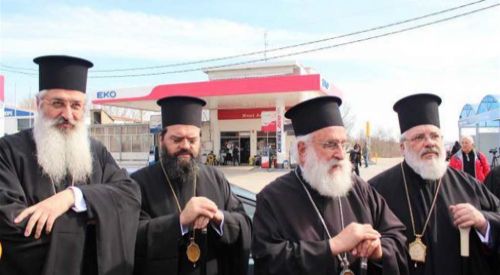 Şiddeti kutsayan Yunan din adamları