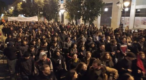 Yunanistan'da göçmenlere destek yürüyüşü