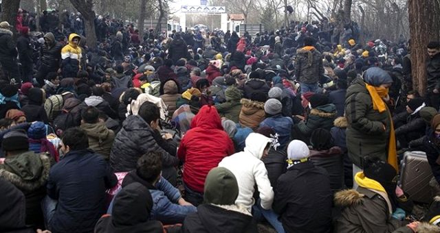 143 binden fazla mülteci Yunanistan'a geçiş yaptı