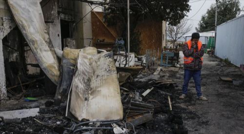 Midilli'deki sığınmacı okulu yangında zarar gördü
