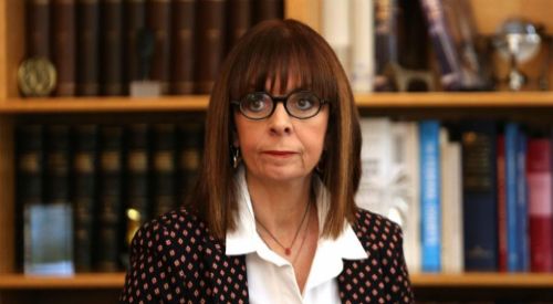 Yunanistan'ın ilk kadın Cumhurbaşkanı Sakelaropulu göreve başladı