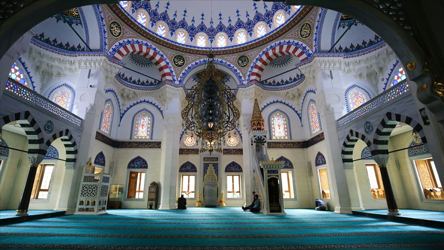 Almanya'da Kovid-19 nedeniyle vakit namazları cemaatle kılınmayacak