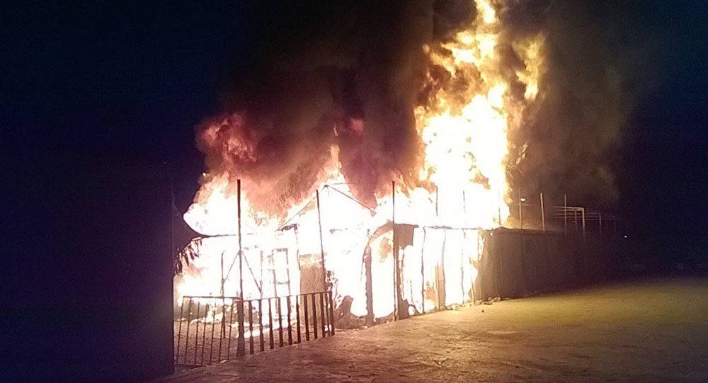 Midilli'deki sığınmacı kampında çıkan yangında bir çocuk öldü