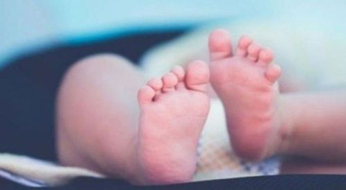 Atina'da koronavirüs taşıyıcısı anne sağlıklı bebek doğurdu
