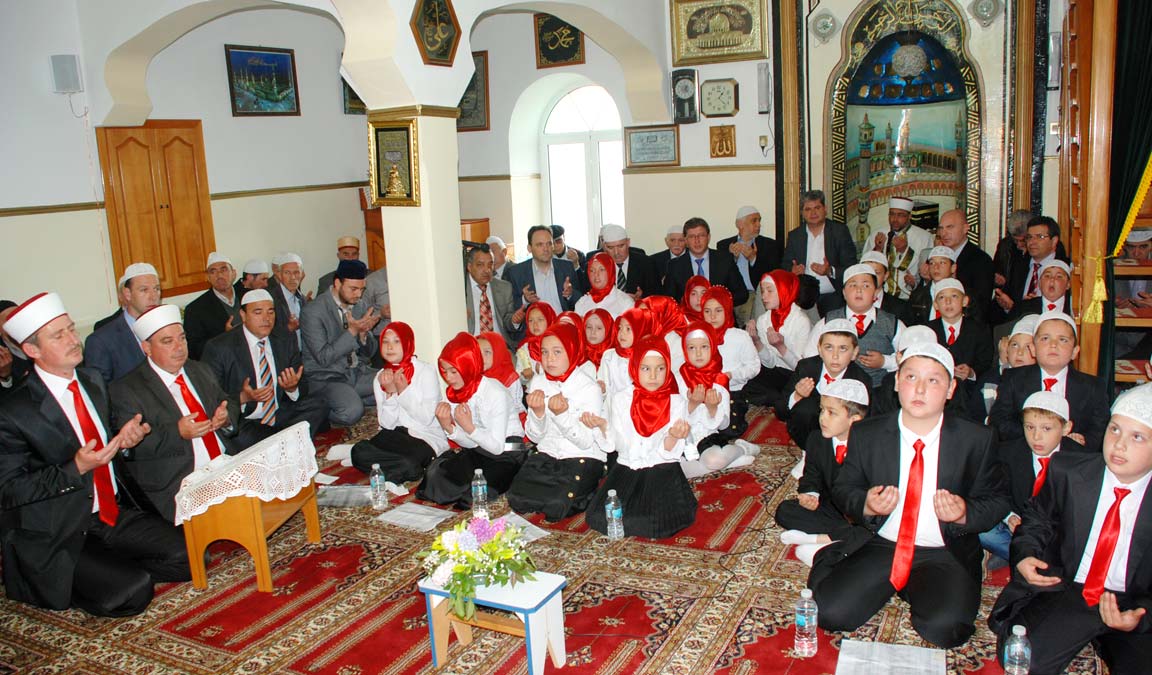 Yassıören ve Basaykova hatimleri göz kamaştırdı