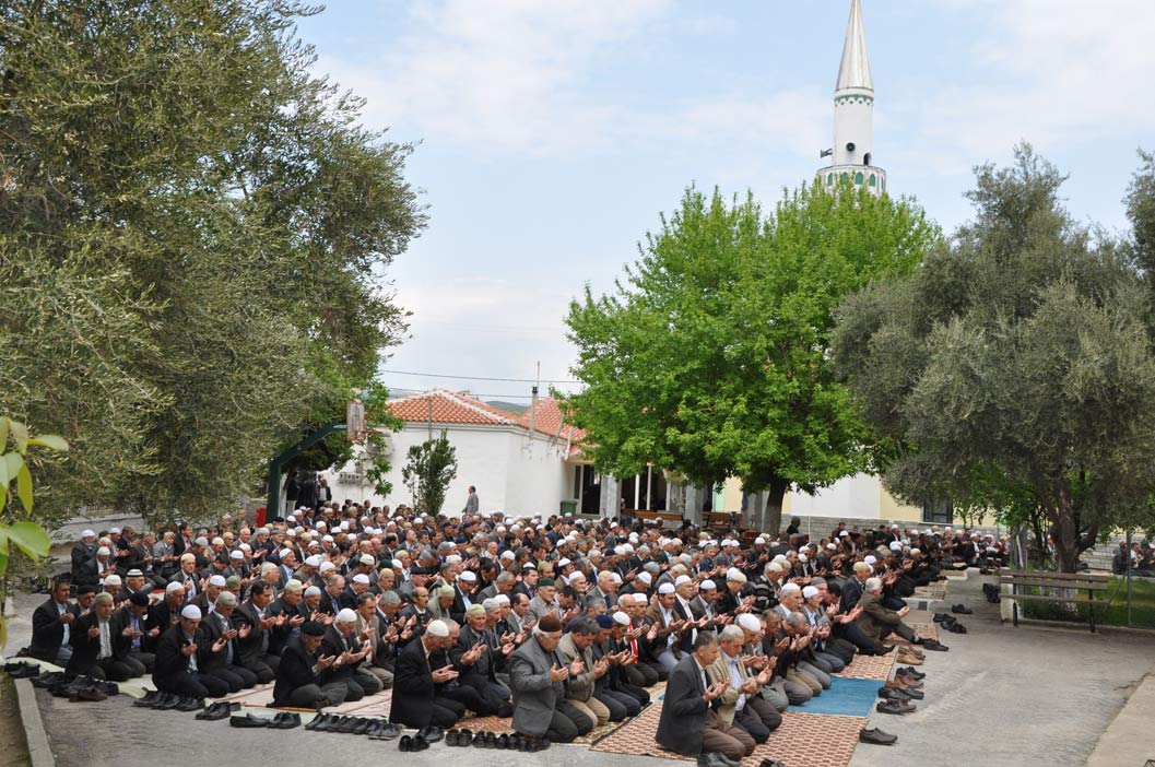 Sirkeli köy mevlidine soydaşlardan büyük ilgi (FOTOĞRAFLI)