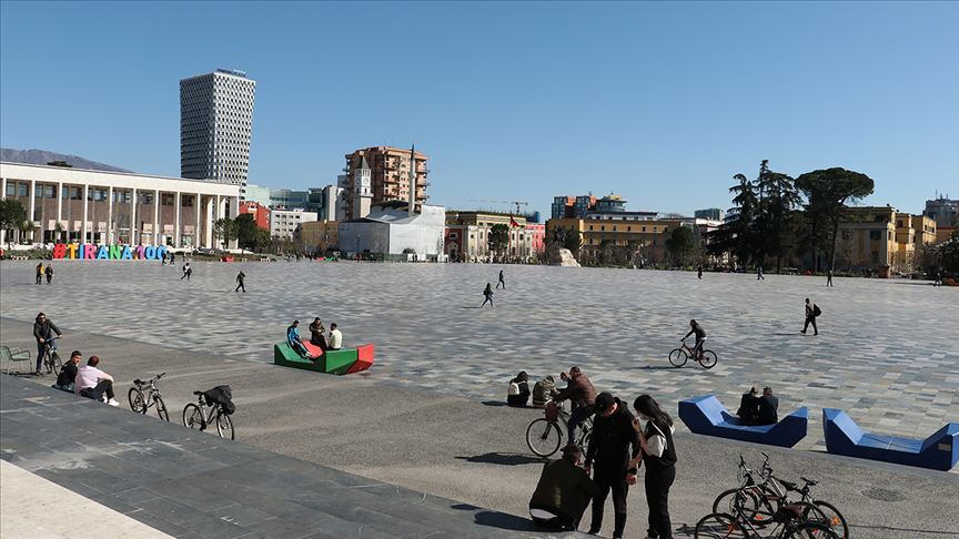 Balkan ülkeleri Kovid-19 tedbirlerini kademeli olarak kaldırıyor