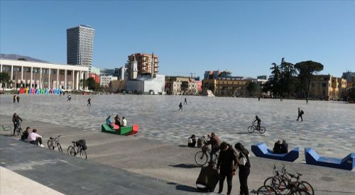 Balkan ülkeleri Kovid-19 tedbirlerini kademeli olarak kaldırıyor