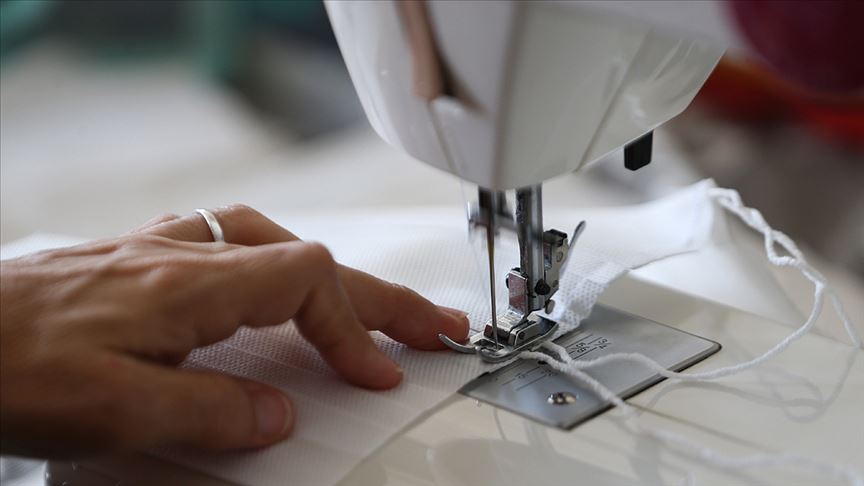 YTB desteğiyle Fransa'da maske atölyesi kuruldu
