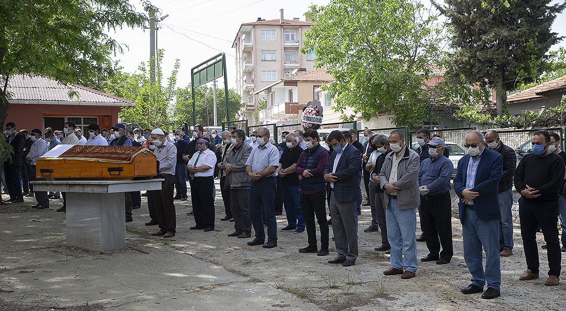 Anadolu Ajansı'nn Atina Temsilcisi Furkan Naci Top genç yaşta vefat