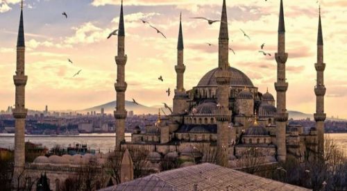 Camiye gidemeyenler bayram namazını evde kılabilir