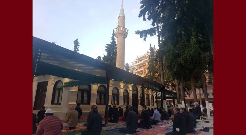 Batı Trakya Müslüman Türkleri tedbirlere uyarak bayram namazını kıldı (FOTO+VİDEO)