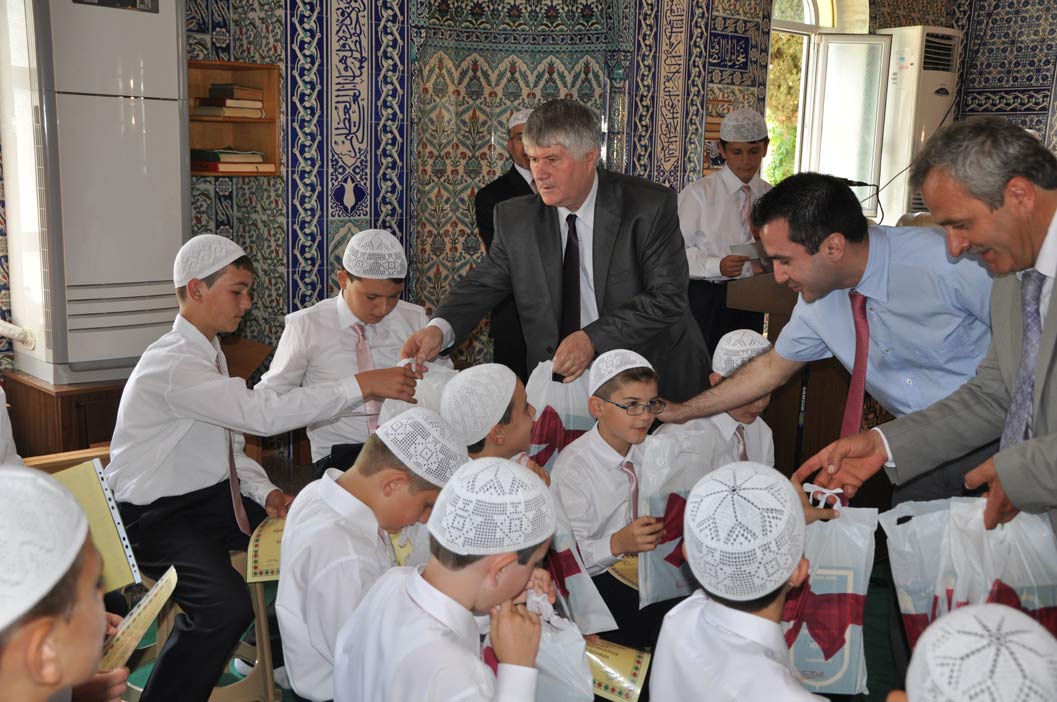 Kozlukebir köyündeki hatim merasimine soydaşlardan büyük ilgi