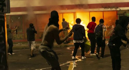 Minneapolis'teki olayları haberleştiren CNN ekibi, canlı yayında gözaltına alındı