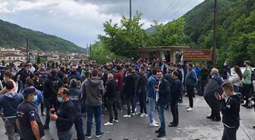 Şahin'de protesto: "Neden sadece bize karantina!"