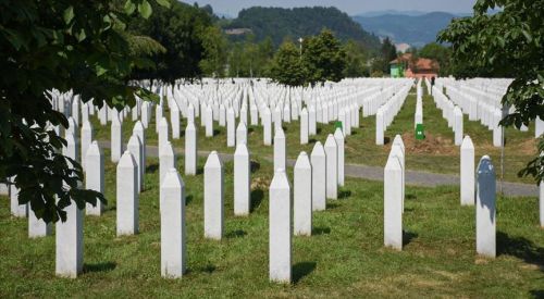 Srebrenitsa Soykırımı kurbanlarının defnedilmesiyle Potoçari'deki mezarlık sessizliğe büründü