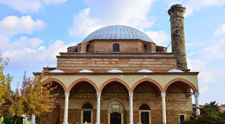 Caminin camları kırılarak hangi mesaj verilmek istendi
