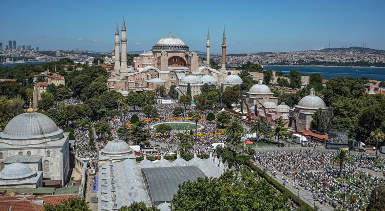 Ayasofya-i Kebir Cami-i Şerifi 86 yıl sonra kılınan cuma namazıyla ibadete açıldı