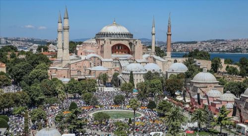'Cami olarak açılmasıyla Ayasofya'nın iadeiitibarı yapıldı'