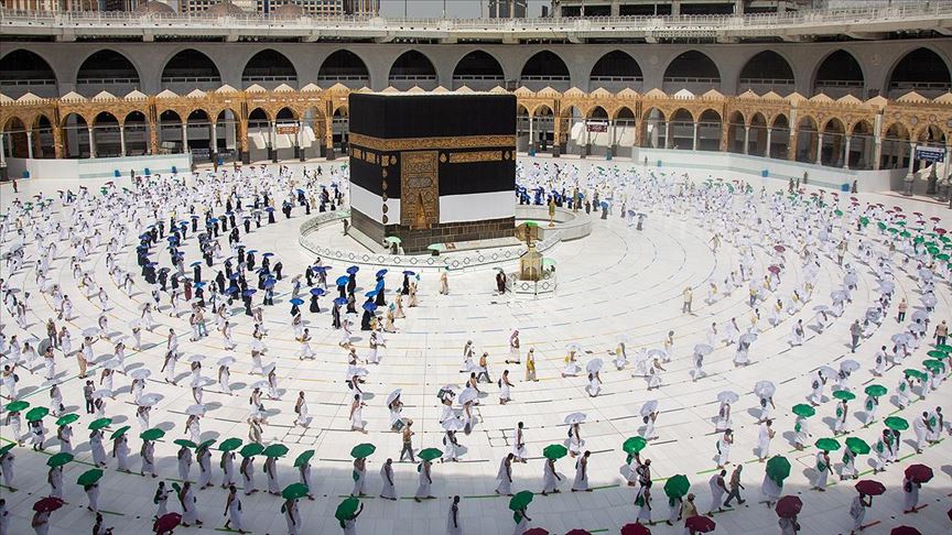 Kabe'nin örtüsü 'Kisve-i Şerif' değiştirildi