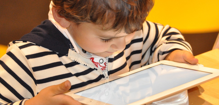 Çocukları dijital ekrandan uzak tutun!