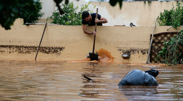 Yunanistan'da şiddetli yağış 7 can aldı
