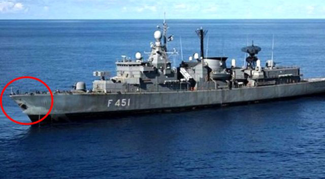 Savunma Bakanı Panagiotopulos, Türk gemisine çarpan kaptanı tebrik etti