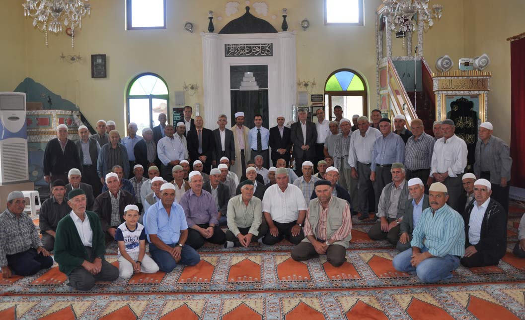 Başkonsolos İlhan Şener Domruköylü soydaşlarla kucaklaştı