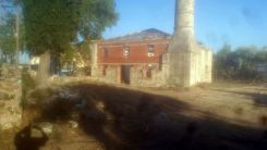 Harabe durumdaki Hemitli Camii'nin avlusu temizlendi