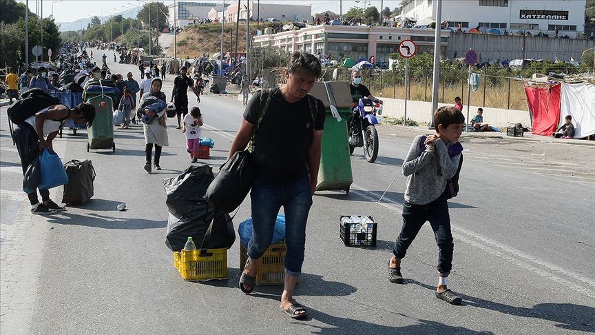 Moria'da sığınmacıların büyük bölümü kampa yerleştirildi