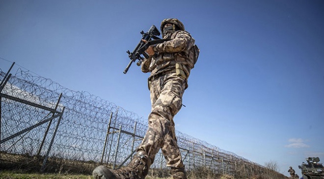 Yunanistan'a geçmeye çalışan terör örgütleriyle bağlantılı 12 kişi yakalandı