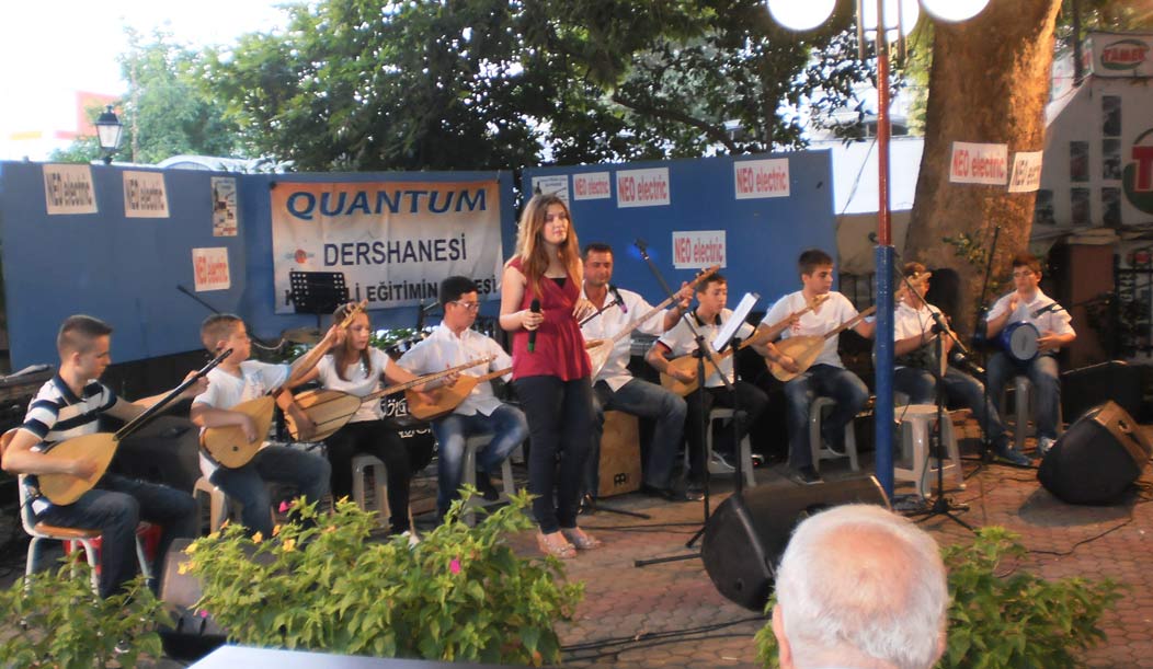 GÜMÜLCİNE TÜRK GENÇLER BİRLİĞİ GENÇLİK KOLU “DÜNYA MÜZİK GÜNÜ KONSERİ” DÜZENLEDİ