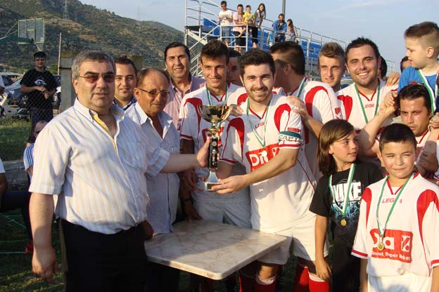 Şampiyon YALIMLI kupayı dostluk maçında aldı