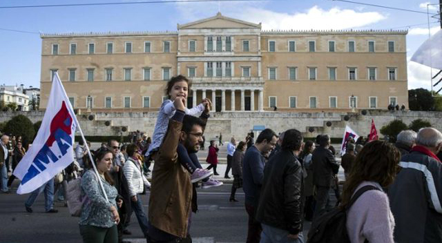 Kamu çalışanlarından protesto amaçlı grev