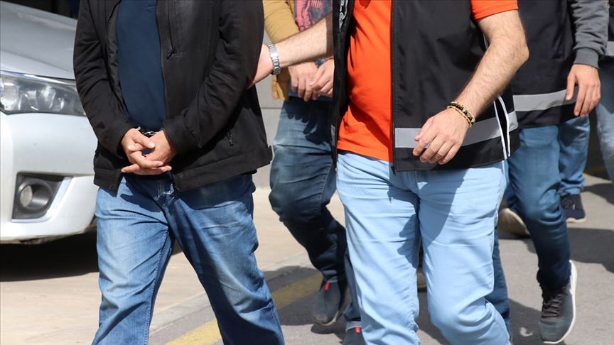 Meslekten ihraç edilen komiserler Yunanistan'a kaçarken yakalandı