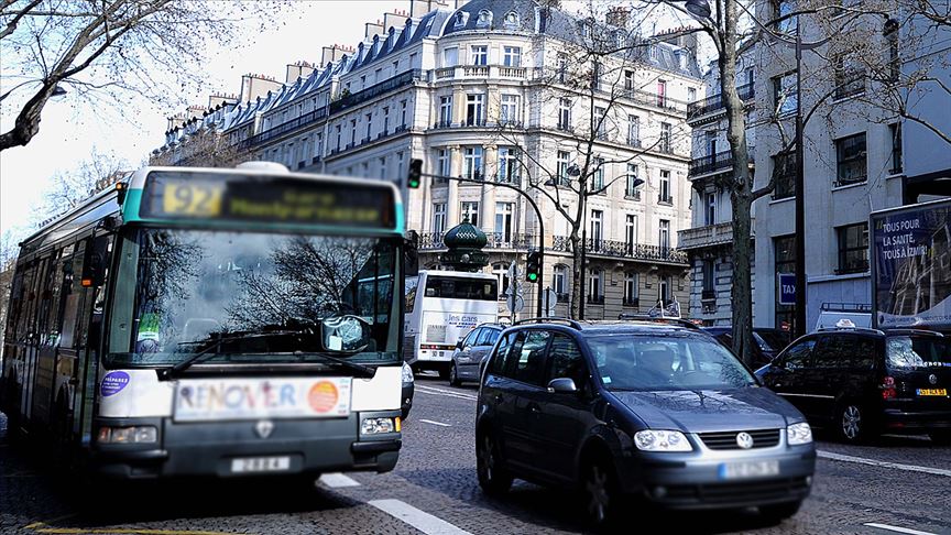 Otobüste ırkçı şiddet: Burası Fransa niye Arapça konuşuyorsunuz
