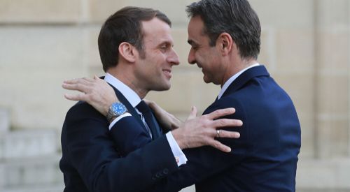 Miçotakis'ten İslam Peygamberi'ne saldıran Macron'a destek