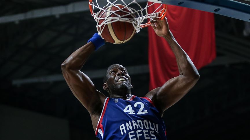 Anadolu Efes Olympiakos'u yendi, Dunston tarihe geçti