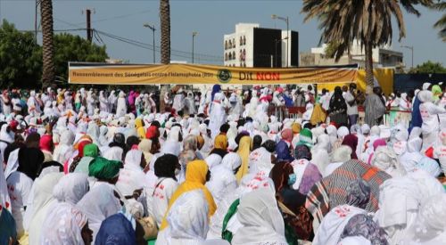 Macron'un İslam'ı hedef alan sözleri Senegal'de kınandı