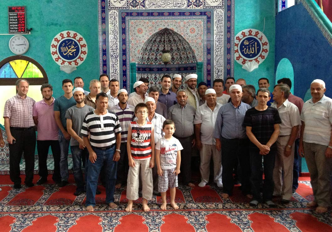 Başkonsolos Şener Cuma Namazını İskeçe Gazhane Mahallesinde Kıldı