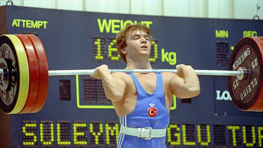 Dünya halterine adını altın harflerle yazdıran isim: Naim Süleymanoğlu