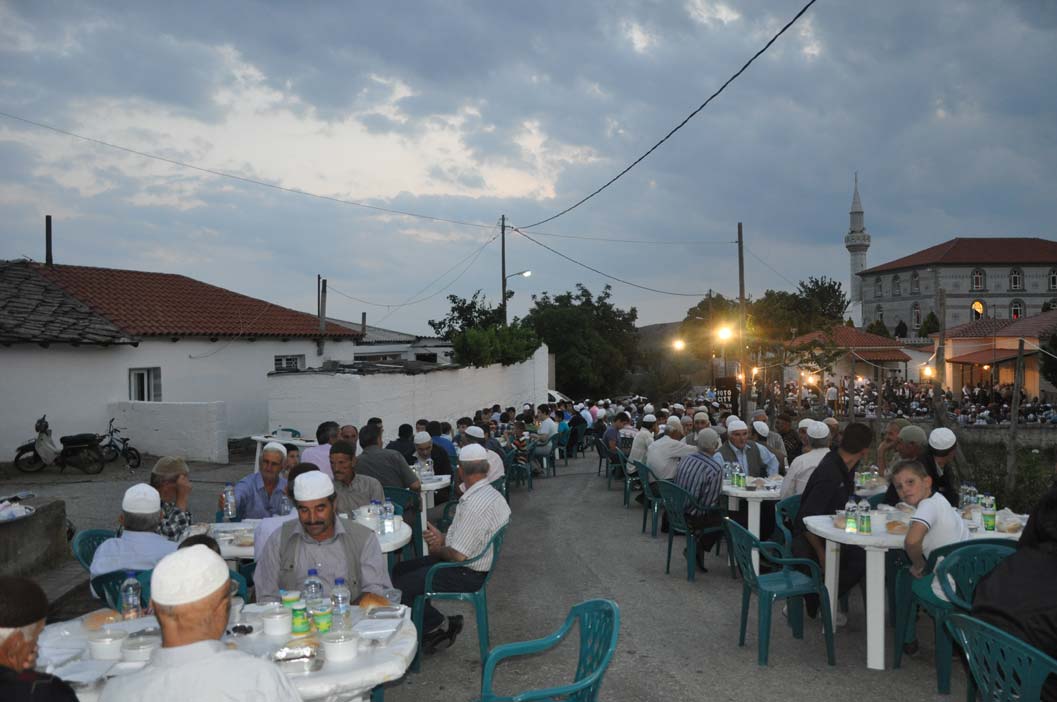 Oruç Ailesi aile dostlarını iftarda buluşturdu