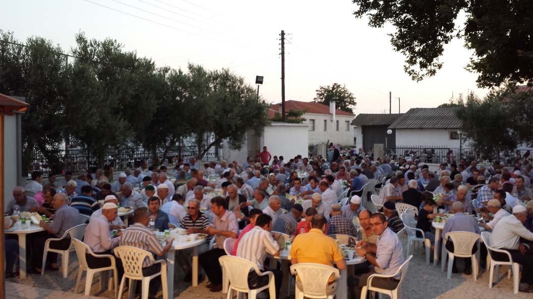 Çelebiköy halkı iftar verdi ardından Mevlid-i Şerif okutturdu