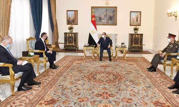Savunma Bakanı Panagiotopulos diktatör Sisi tarafından kabul edildi