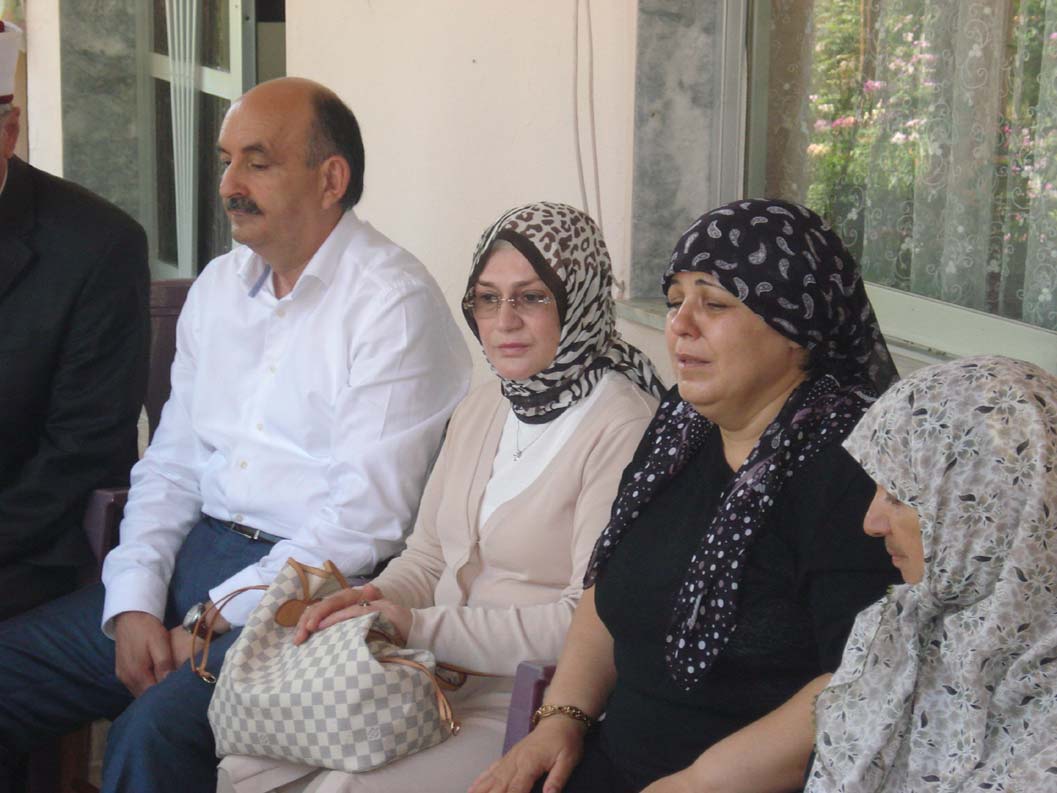 Bakan Müezzinoğlu’ndan Mumcu ailesine taziye ziyareti