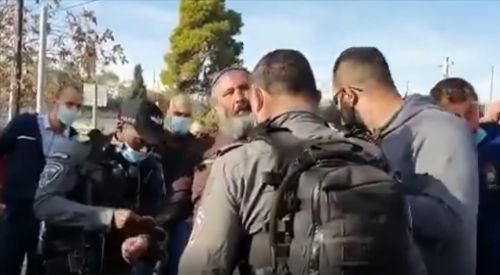 Kiliseyi yakmaya çalışan fanatik Yahudi'yi Müslümanlar engelledi